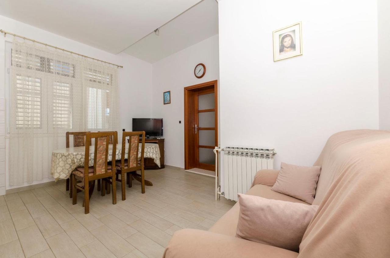 Apartment Eva P. Primošten Εξωτερικό φωτογραφία